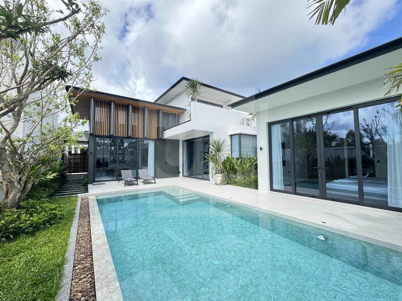 Luxury Pool Villa for Rent – 4 Bedrooms | Big Plot, property photo