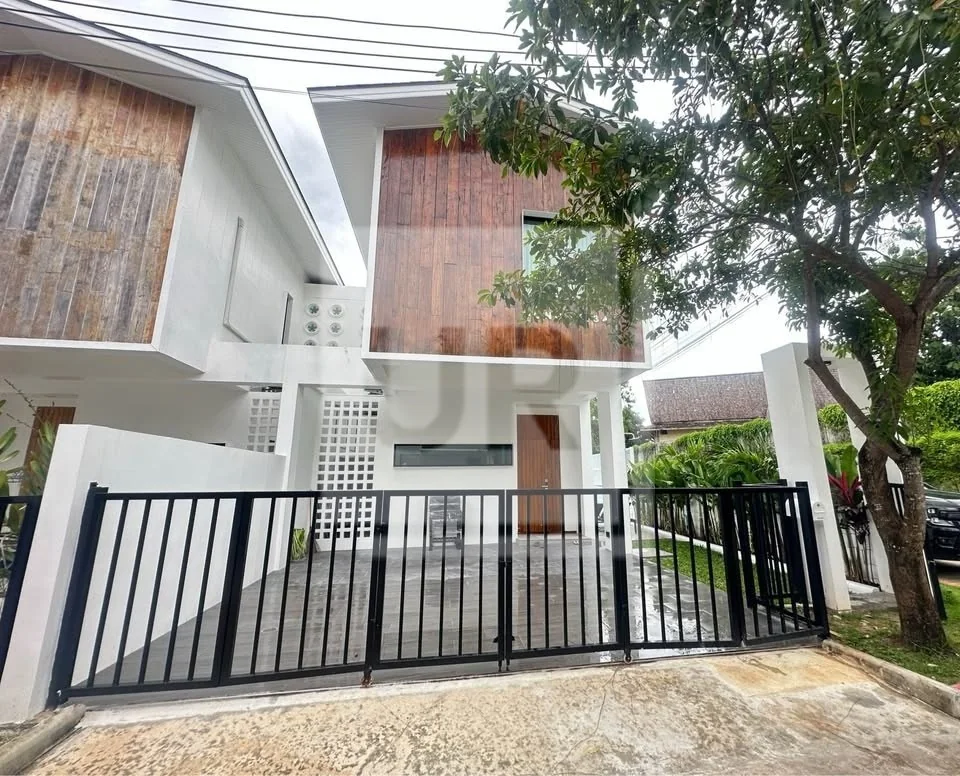3-Bedroom Pool Villa for Poolside Living in Chalong, property photo