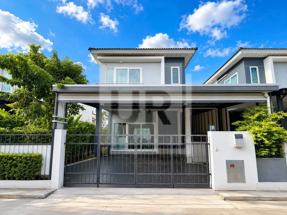 4-Bedroom House Shaped Around Garden Living, property photo