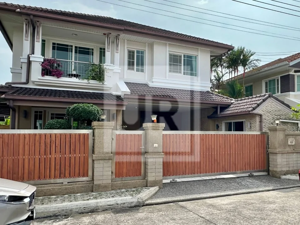 Private Garden 4-Bedroom House in Chalong, property photo