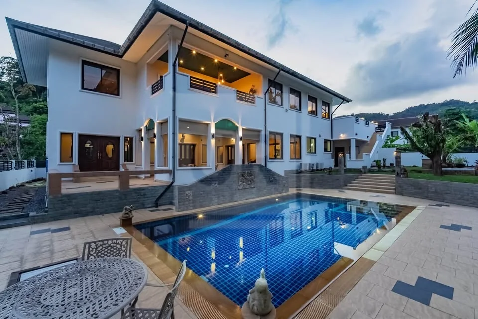 Private 5-Bedroom Pool Villa in Kathu, property photo