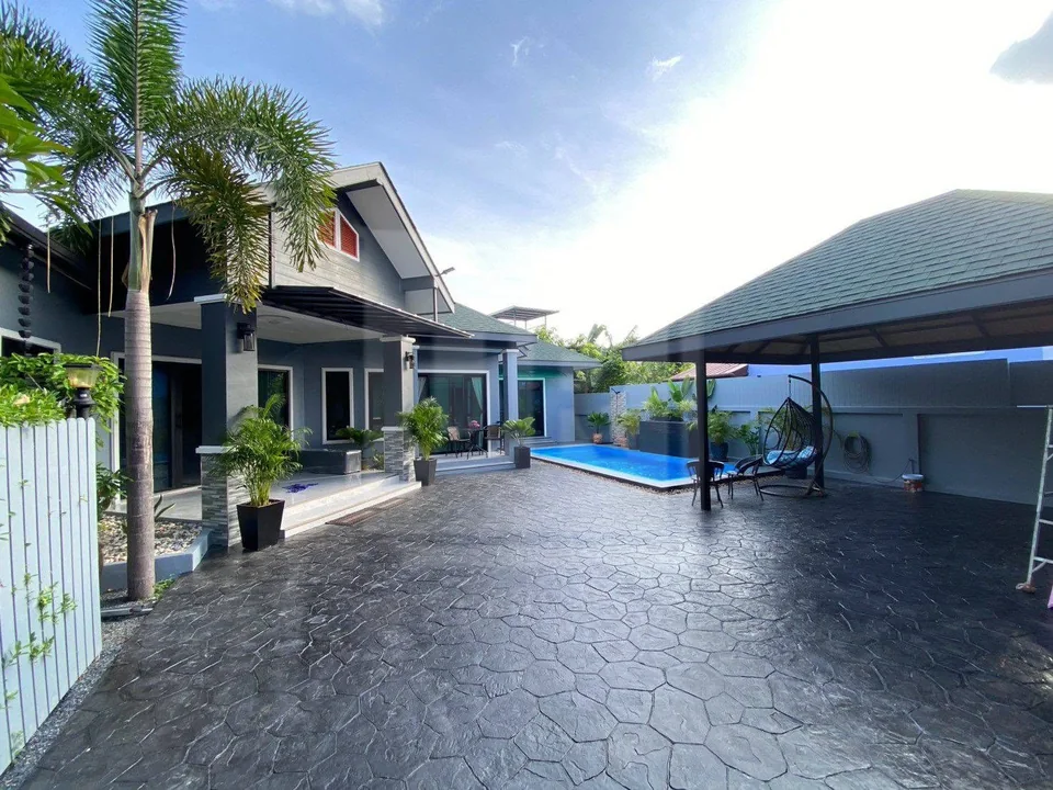 3-Bedroom Pool Villa in Choeng Thale, property photo