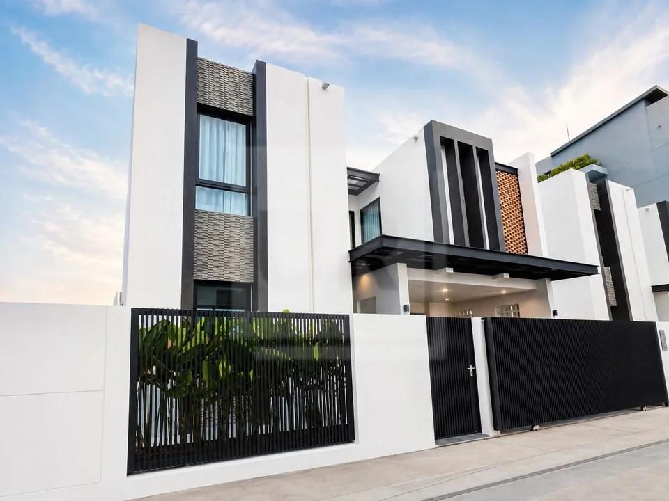 Island 3-Bedroom Pool Villa in Chalong, property photo