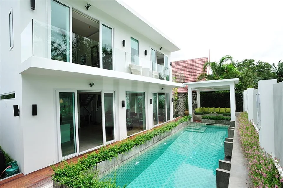 3-Bedroom Pool Villa in Kathu with Golf Course View, property photo