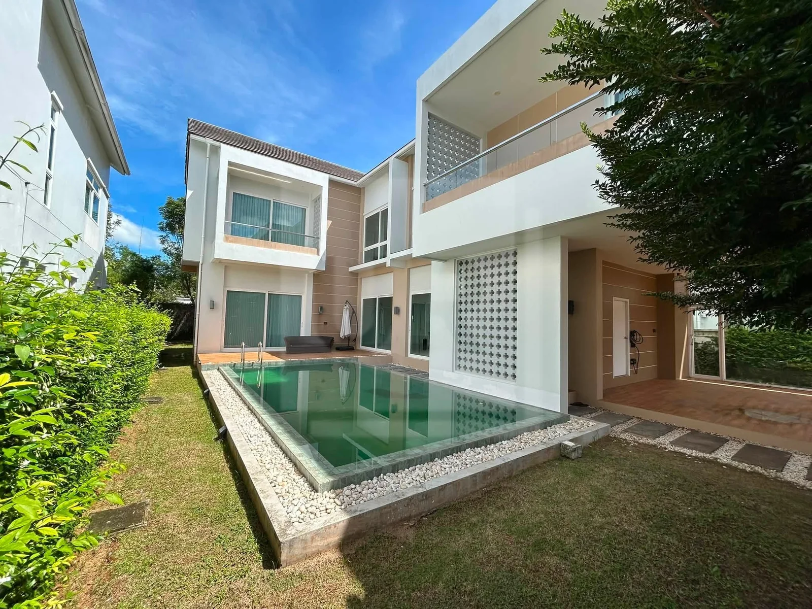 3-Bedroom Pool Villa for Poolside Living in Chalong, property photo