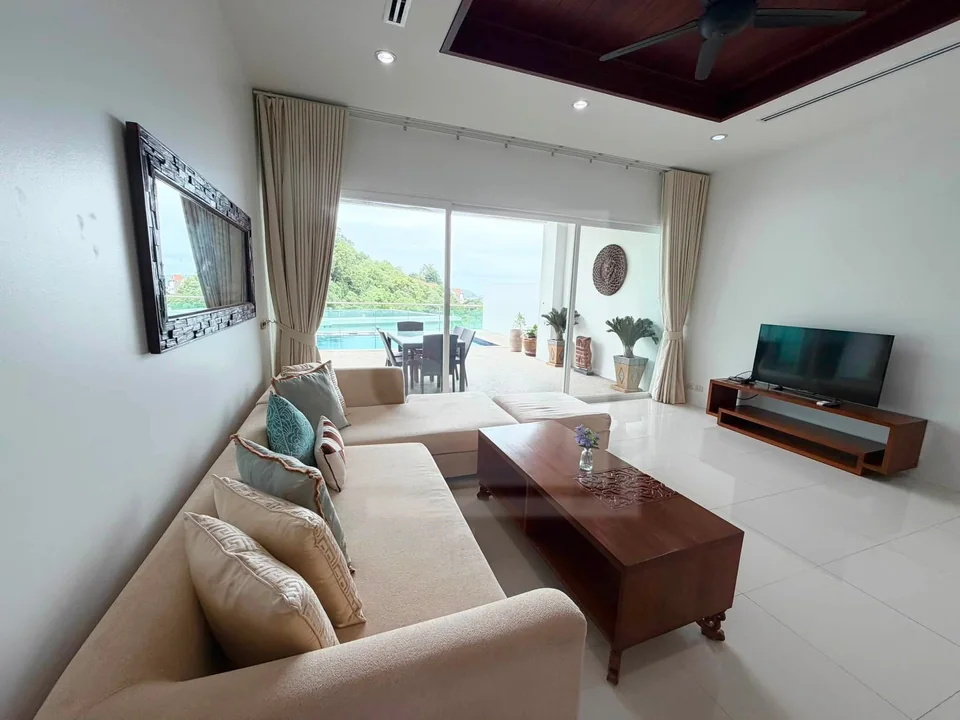 3-Bedroom Pool Penthouse for Poolside Living in Kamala, property photo