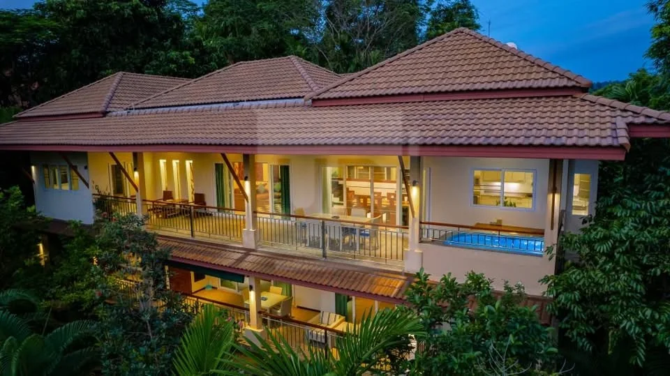Private Pool 6-Bedroom Pool Villa in Kathu, property photo