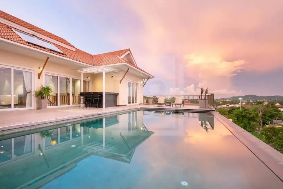 Private Pool Villa with Spacious in Chalong, property photo