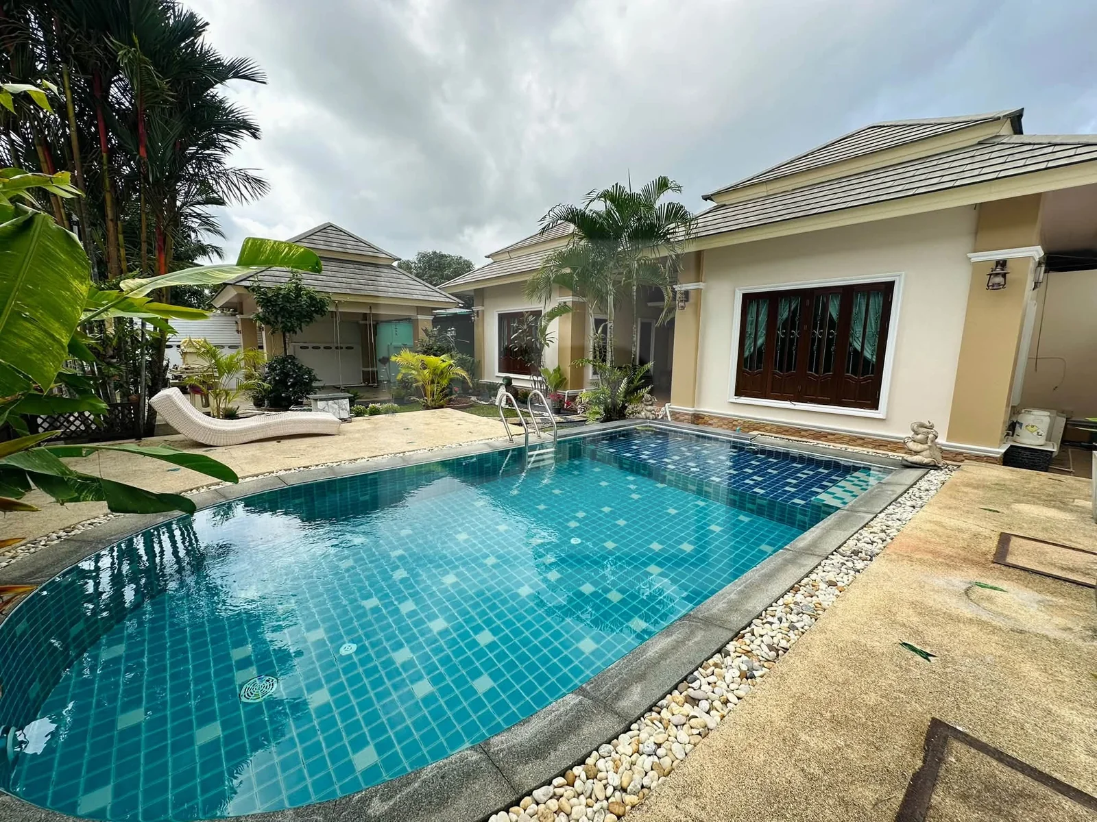 3-Bedroom Pool Villa in Kathu, property photo