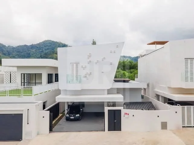 5-Bedroom Pool Villa in Kathu, property photo